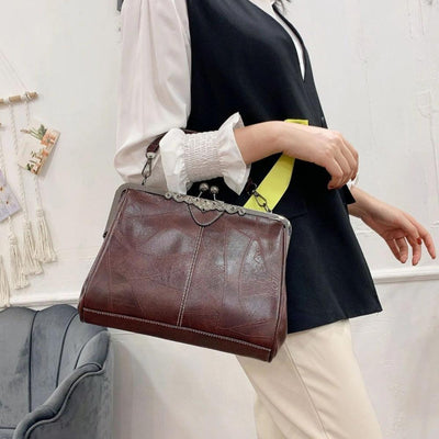 Mila | Timeless Vintage Bag with Elegant Clasp Closure